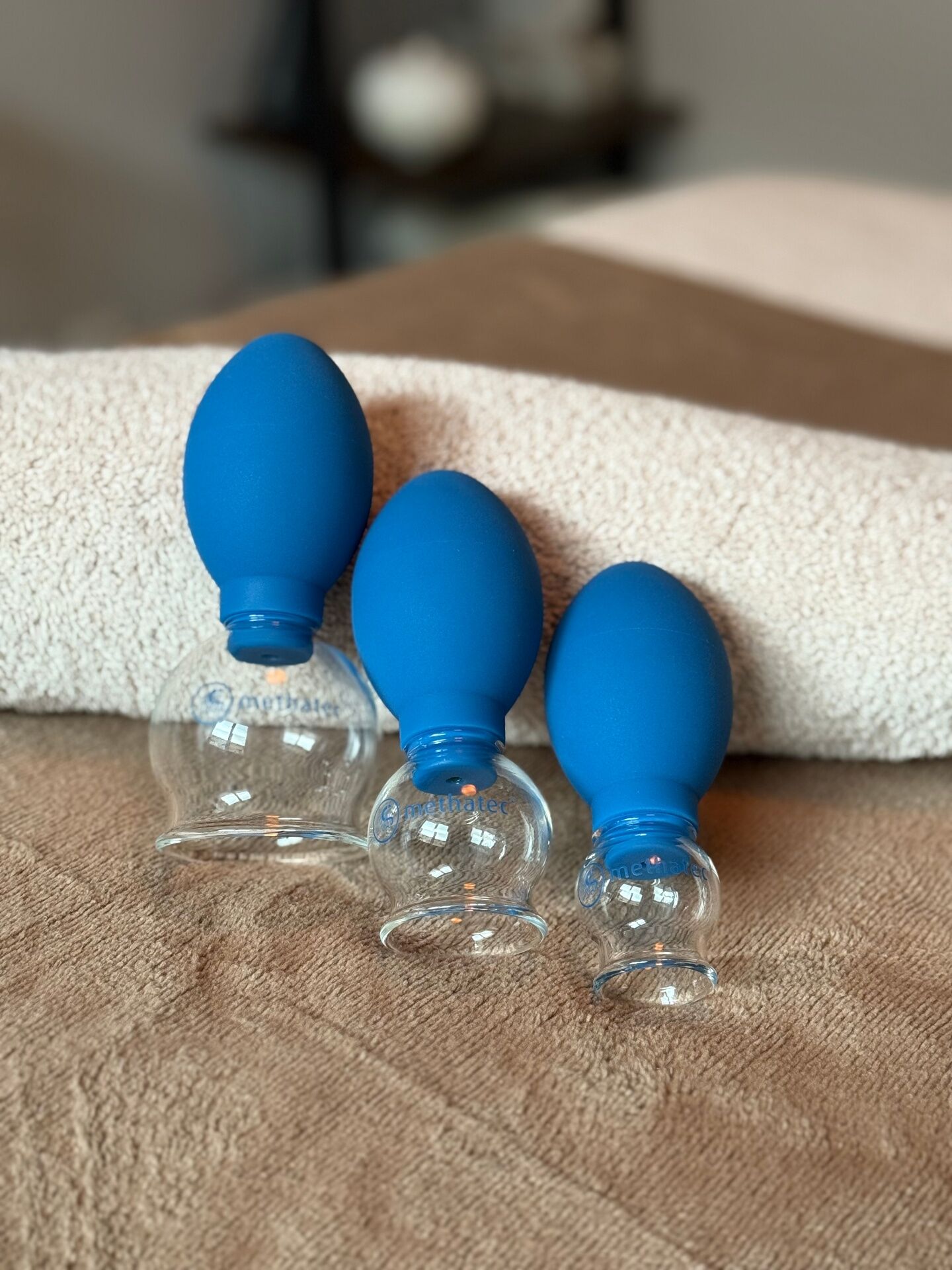Cupping cups klaar voor een Transformational Cupping behandeling